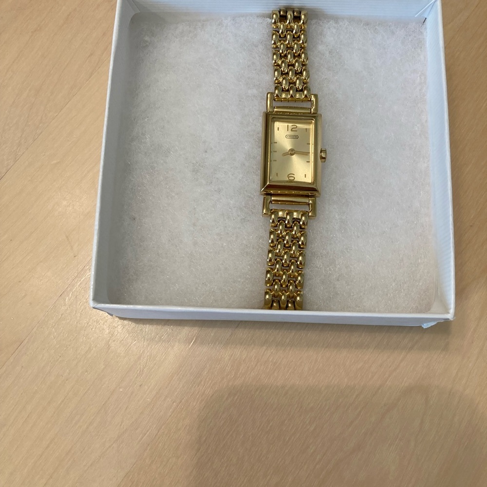 SOLD 🌼 Coach Madison Women’s Goldtone Watch
